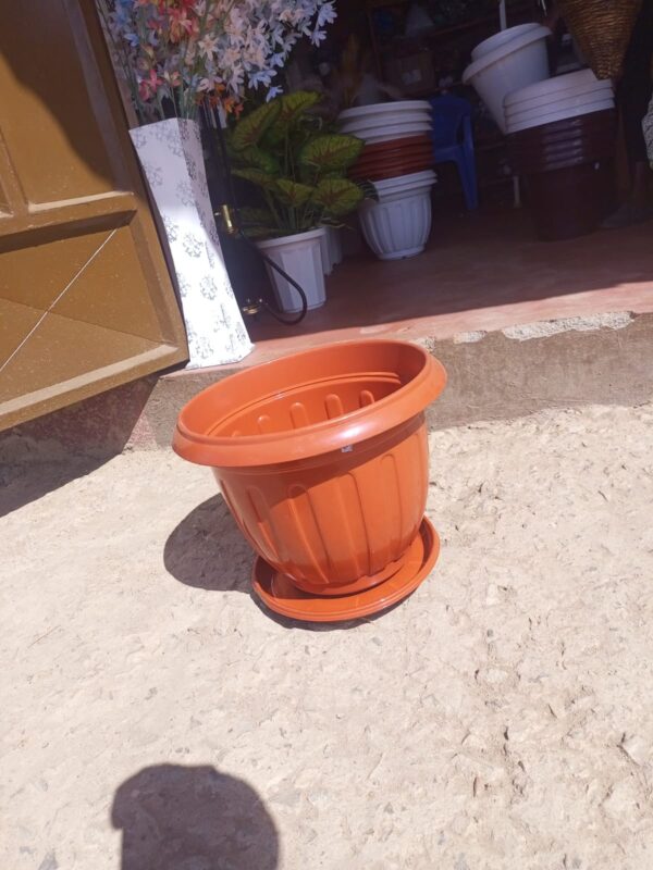 20-Litre Plastic Plant Bucket with Drainage Plate – White, Brown, Maroon - Image 4