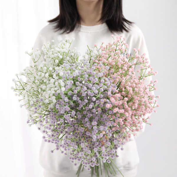 Add a gentle, airy touch to your floral arrangements with our Artificial Baby’s Breath, also known as Gypsophila. These delicate, cloud-like clusters are a favorite filler flower, loved for their lightness and versatility. Whether used on their own or paired with roses, tulips, or hydrangeas, they bring softness and fullness to any bouquet or vase. Perfect for home décor, weddings, DIY crafts, or floral styling, these faux stems are long-lasting, easy to shape, and require no maintenance. Available in multiple colors, including white, pink, blue, and more – just ask us what’s in stock! Key Features: Soft, realistic mini blossoms Ideal filler for bouquets, centerpieces & vases Flexible stems for easy arranging Available in assorted colors Reusable, durable, and zero-maintenance Perfect For: ✔ Wedding bouquets & centerpieces ✔ Home and event floral styling ✔ DIY craft projects ✔ Gift wrapping and floral installations 📲 Contact us on WhatsApp to view available colors and bundles.