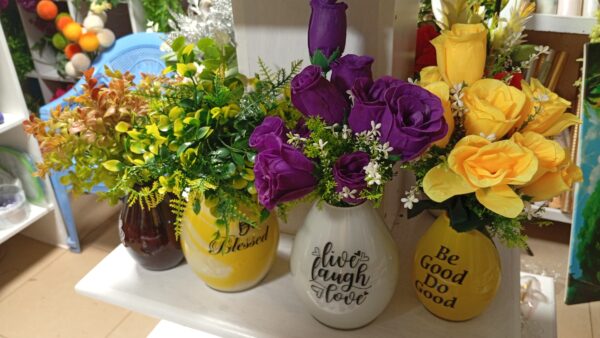 Glass vases with nice messages with flower arrangement - Image 4