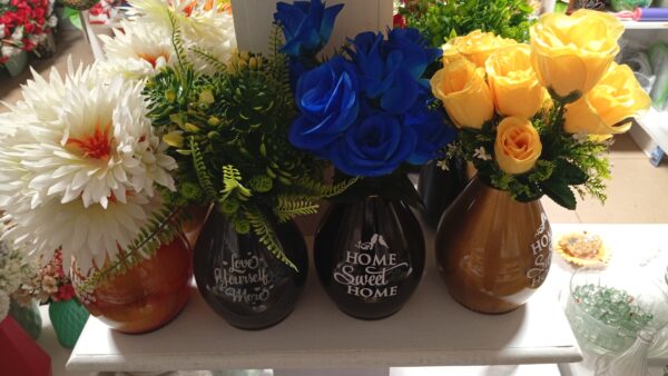 Glass vases with nice messages with flower arrangement - Image 3