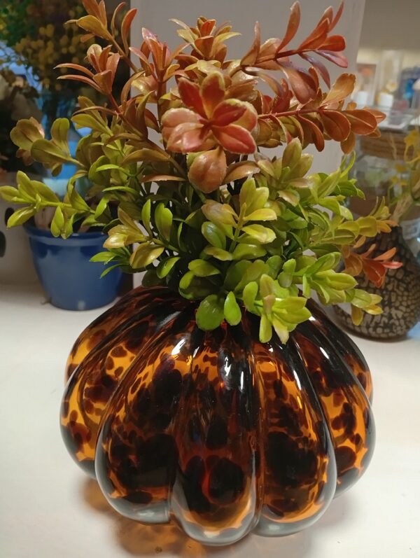 Pumpkin Ribbed Glass Vase – Elegant Decorative Centerpiece - Image 2