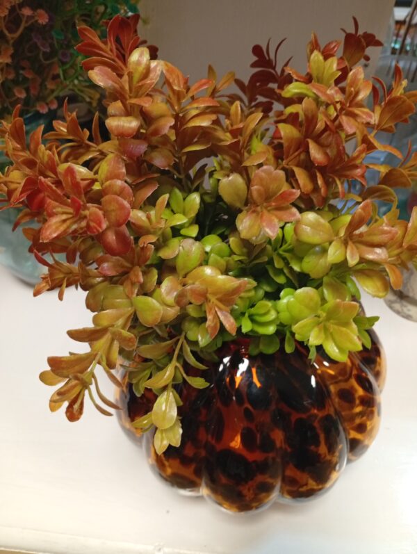Pumpkin Ribbed Glass Vase – Elegant Decorative Centerpiece - Image 3