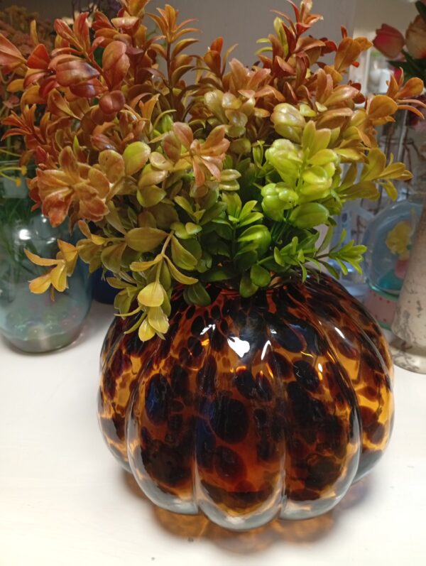Pumpkin Ribbed Glass Vase – Elegant Decorative Centerpiece