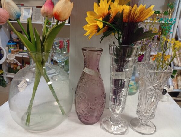 Elegant Glass Vase – Only Ksh 1000 | Perfect for Home Décor in Kenya