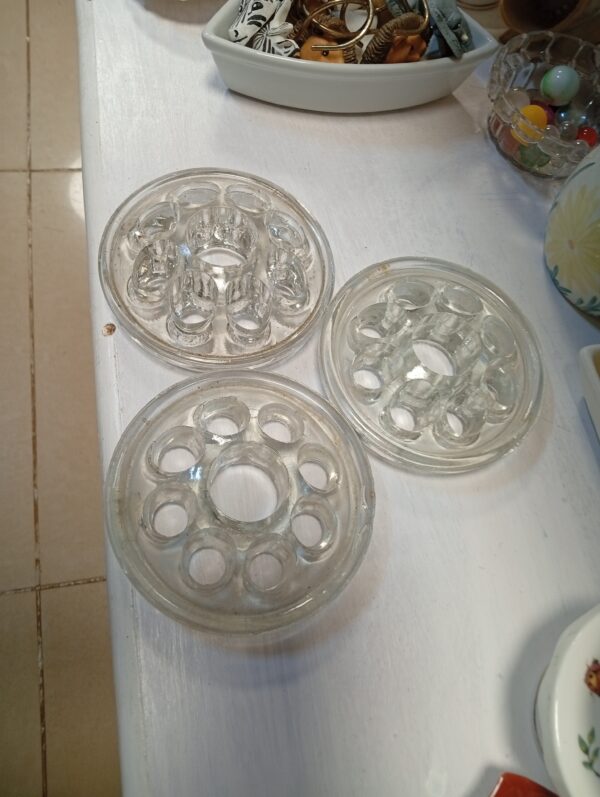 Vintage Clear Glass Flower Frog – KSh 300