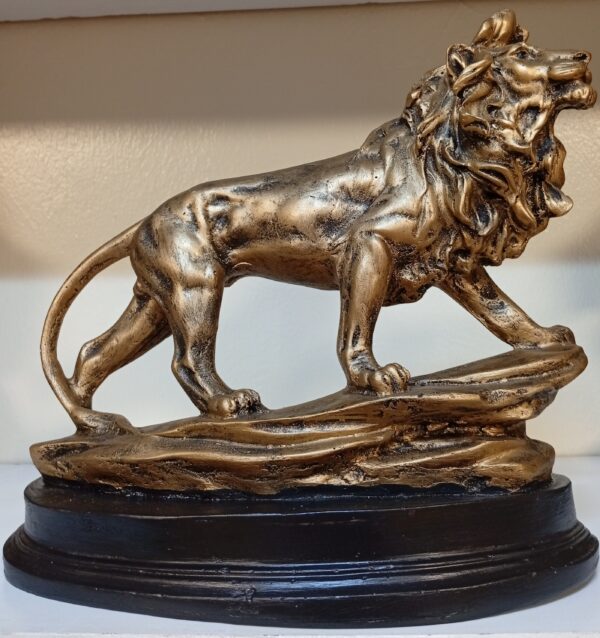 Affordable Bronze Lion Sculpture – Elegant Decor Piece | KSh 2,500