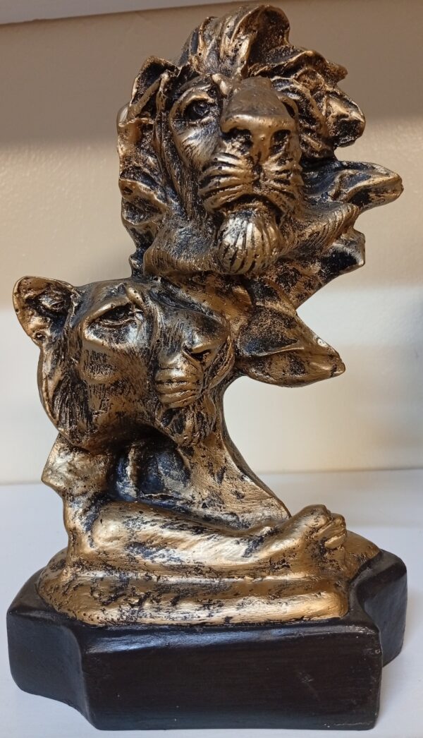 Bronze-Finished Lion Head Sculpture – KSh 2,500