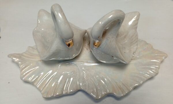 Vintage Fitz & Floyd Swan Figurines – Ksh 350 Elegant. Timeless. Collectible.