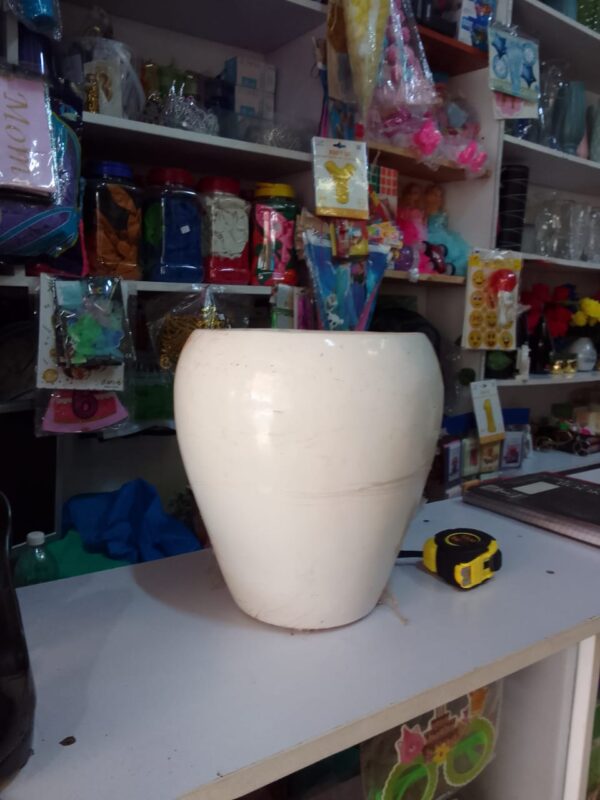 Compact Fiberglass Pot – Perfect for Small Plants & Artificial Flowers - Image 3