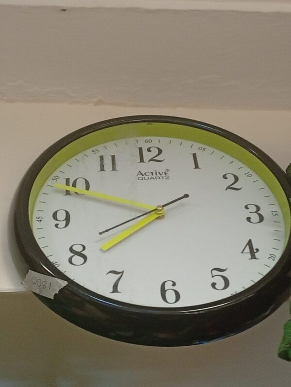Active Quartz Wall Clock