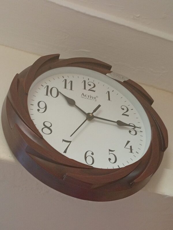 Active Quartz Wall Clock