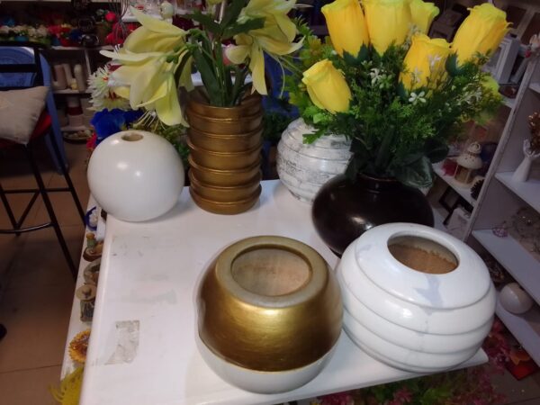 Round Tabletop Wooden Vases Ksh 600