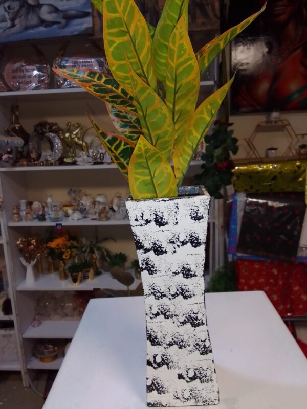 Beautiful Wooden Vases – Perfect for Artificial Flower Bunches - Image 9