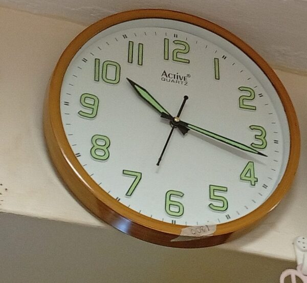Glowing Active Quartz Wall Clock