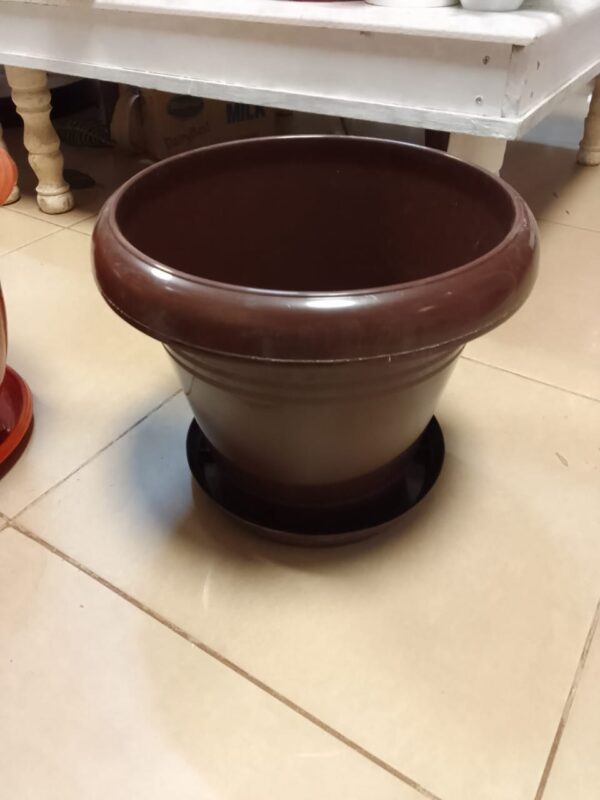 14L Plastic Plant Pot with Drainage Plate – White, Brown & Maroon - Image 3
