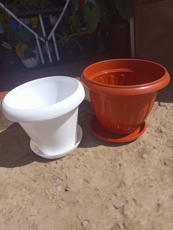 14L Plastic Plant Pot with Drainage Plate – White, Brown & Maroon - Image 5