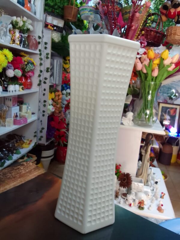 Sleek & Stylish Long Plastic Vases – Lightweight, Durable & Versatile